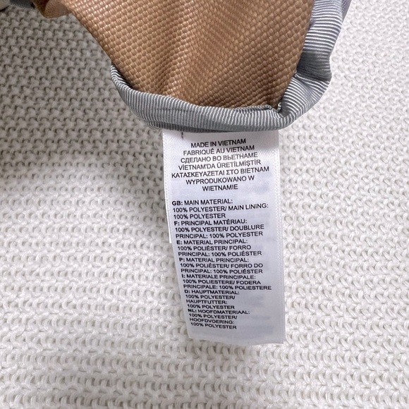 The North Face Belt Bag Versatile and Durable - Picture 8 of 14